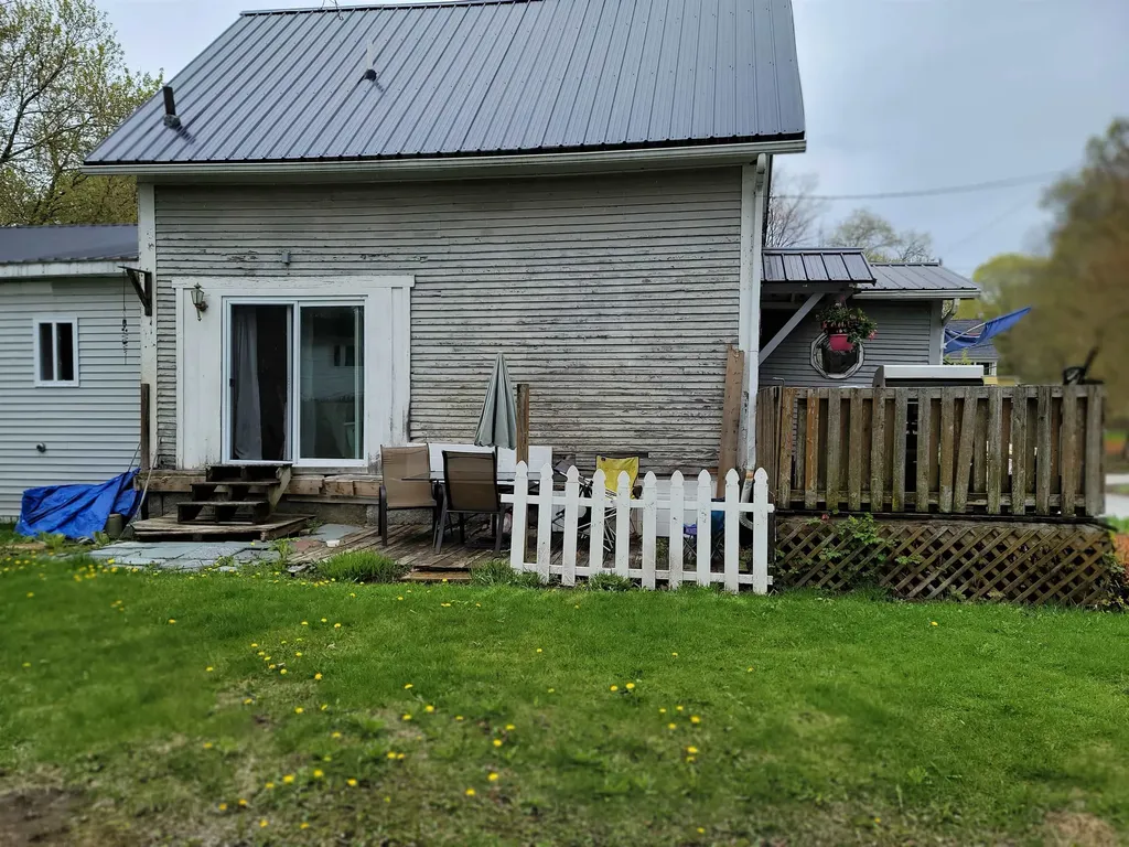 75 Indian Point Street Newport City VT 05855