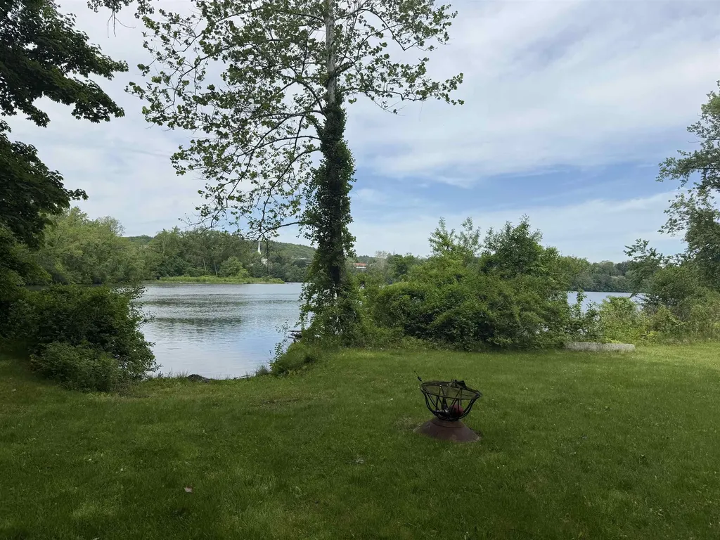 17 Mountain Road Hinsdale NH 03451