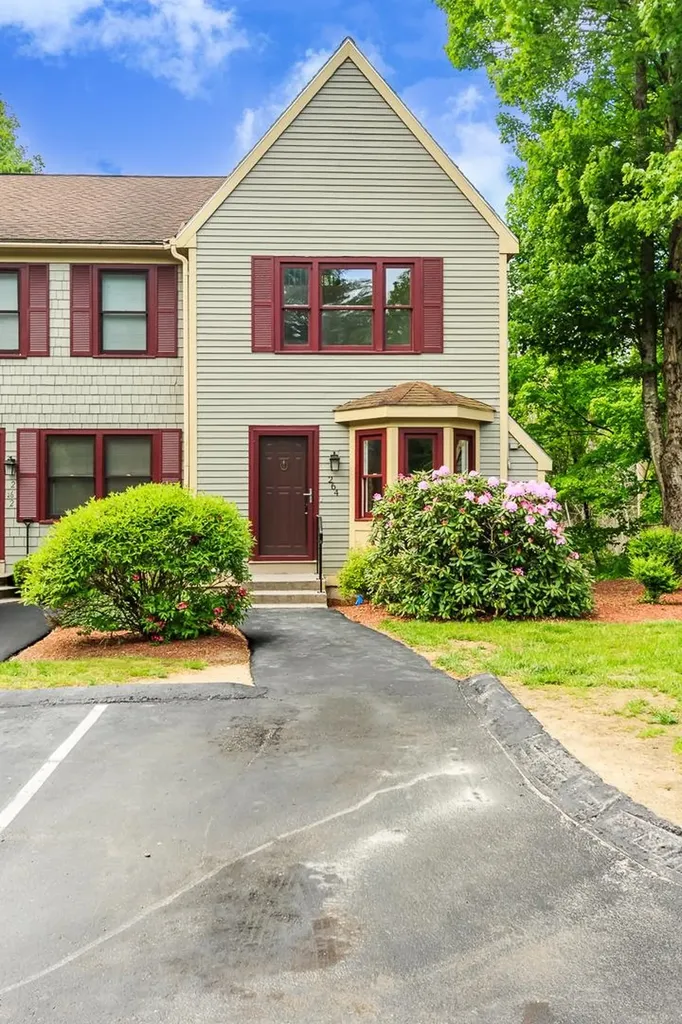 264 Bartemus Trail Nashua NH 03063
