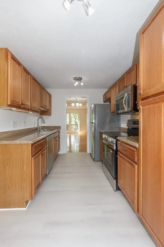 264 Bartemus Trail Nashua NH 03063