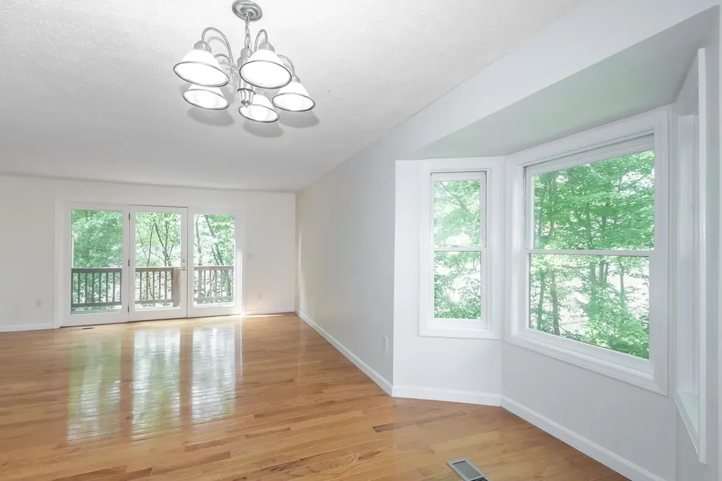 264 Bartemus Trail Nashua NH 03063