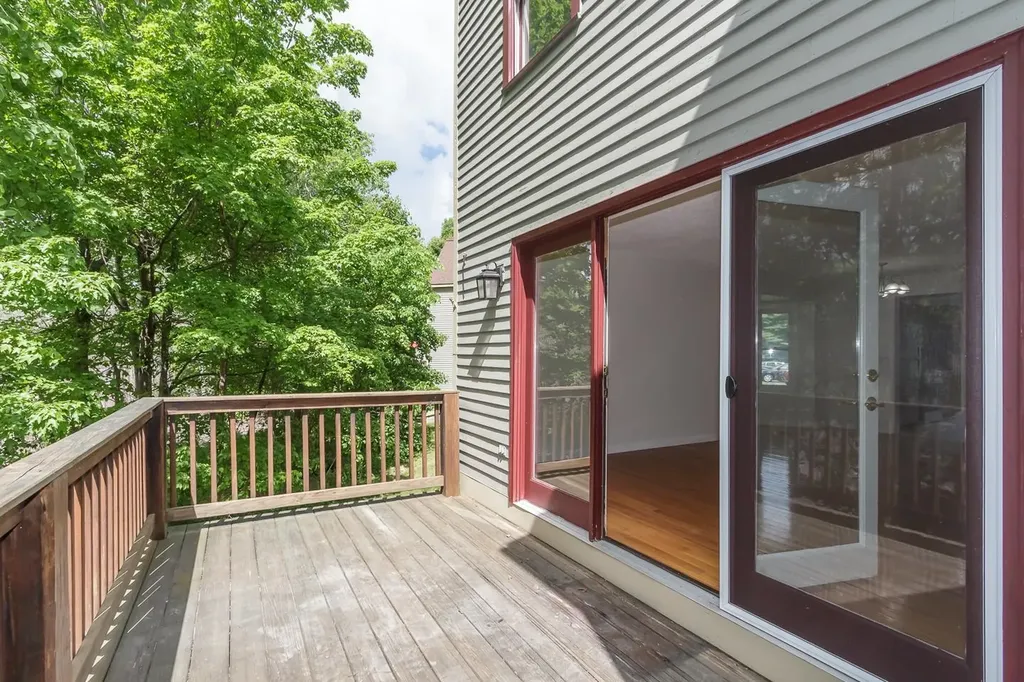 264 Bartemus Trail Nashua NH 03063