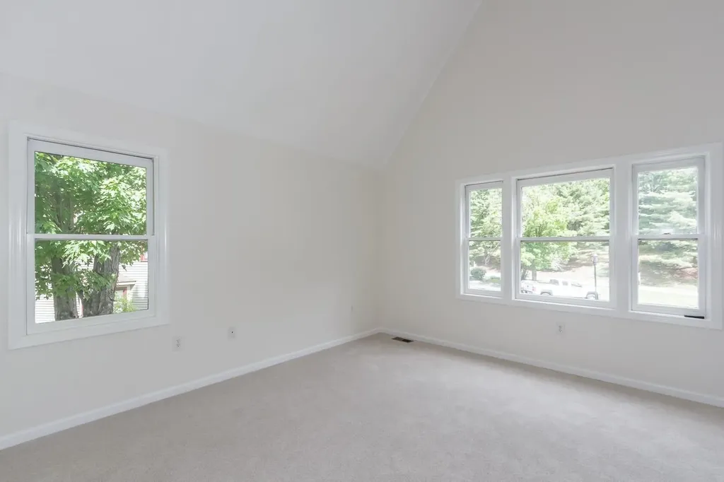 264 Bartemus Trail Nashua NH 03063