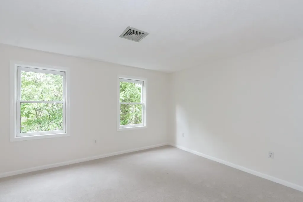 264 Bartemus Trail Nashua NH 03063