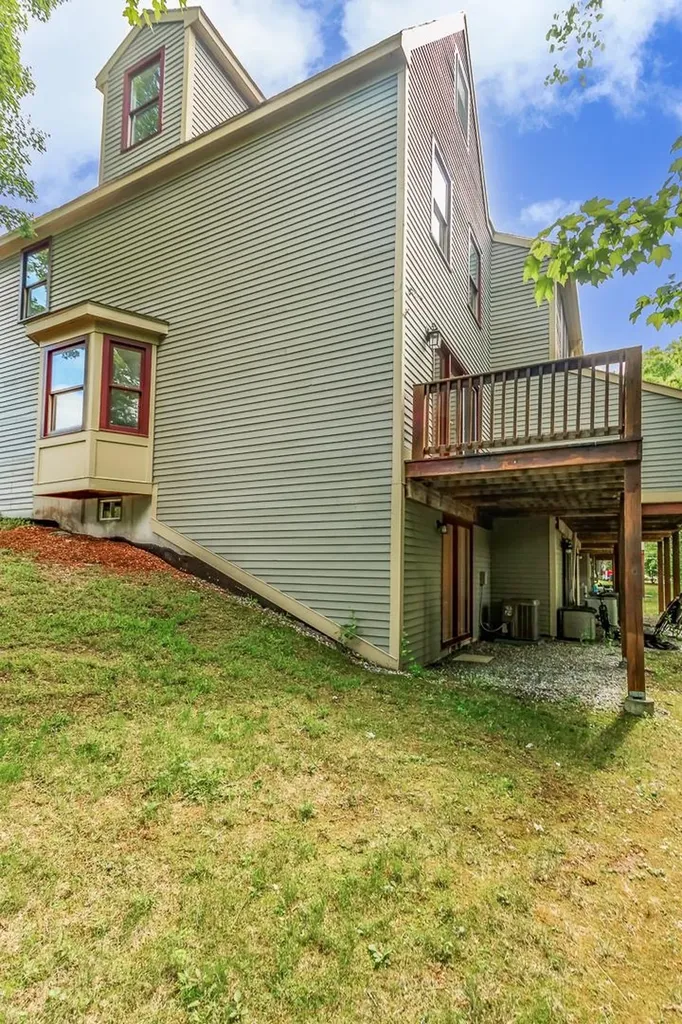 264 Bartemus Trail Nashua NH 03063