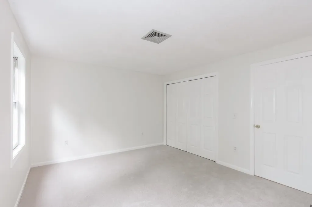 264 Bartemus Trail Nashua NH 03063