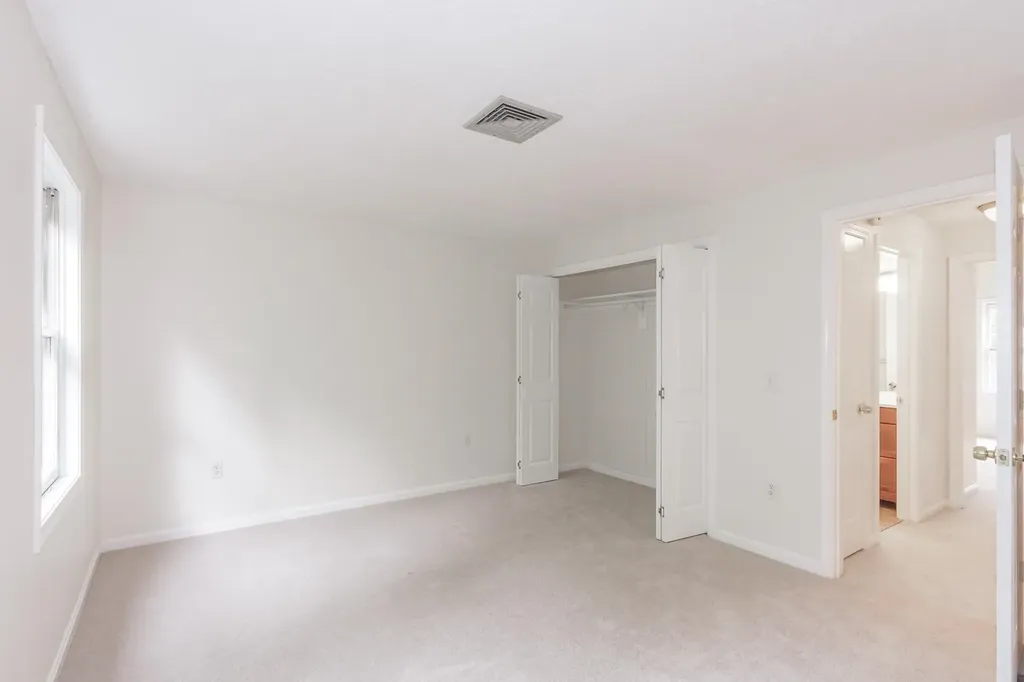 264 Bartemus Trail Nashua NH 03063