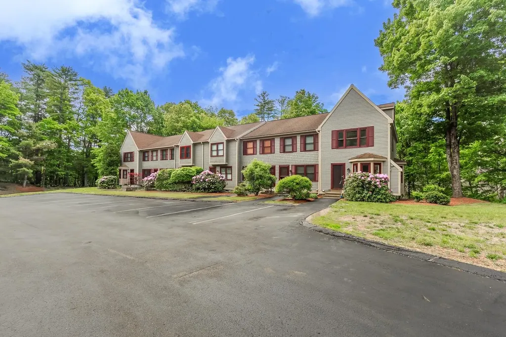 264 Bartemus Trail Nashua NH 03063