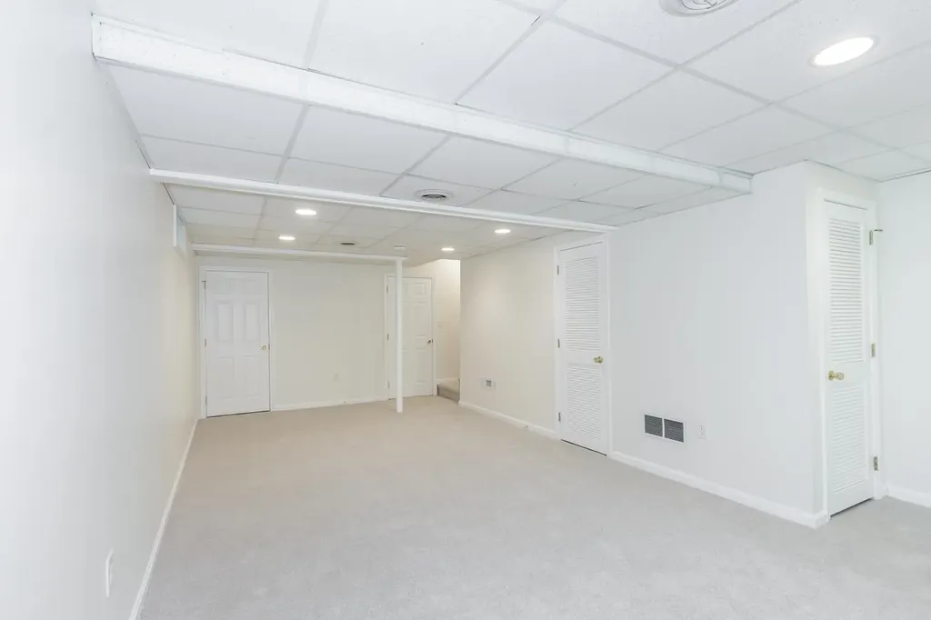 264 Bartemus Trail Nashua NH 03063