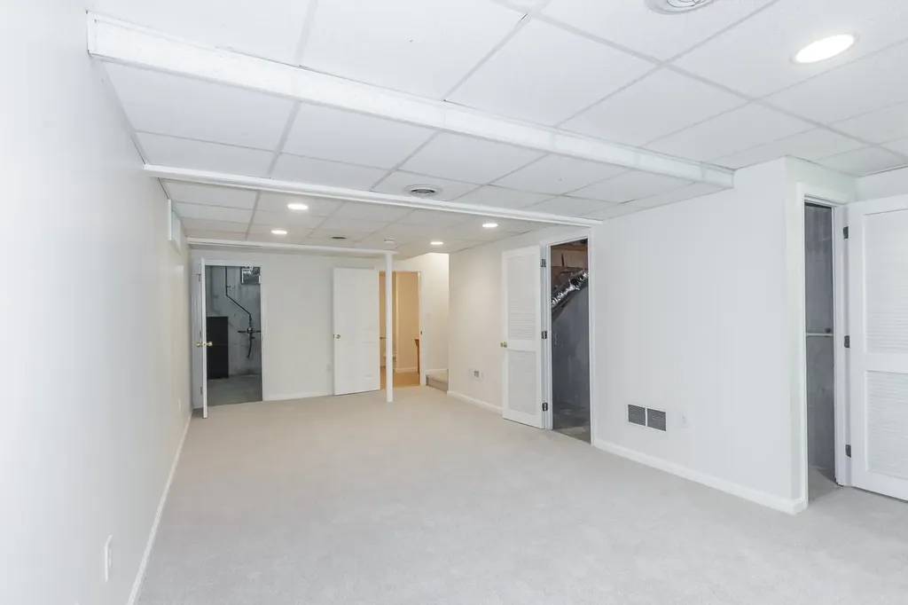 264 Bartemus Trail Nashua NH 03063