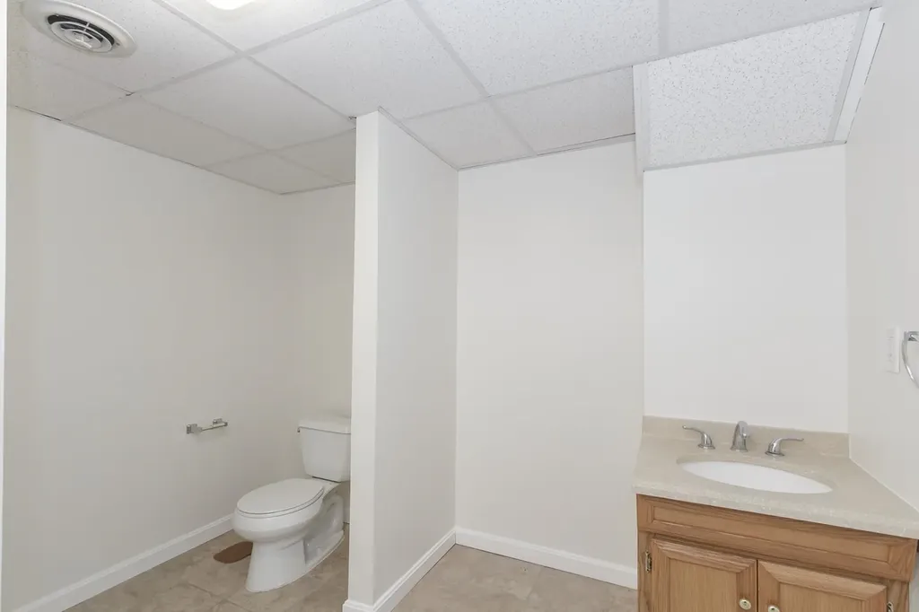264 Bartemus Trail Nashua NH 03063