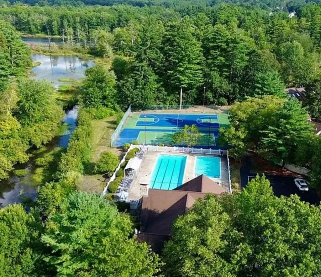 264 Bartemus Trail Nashua NH 03063