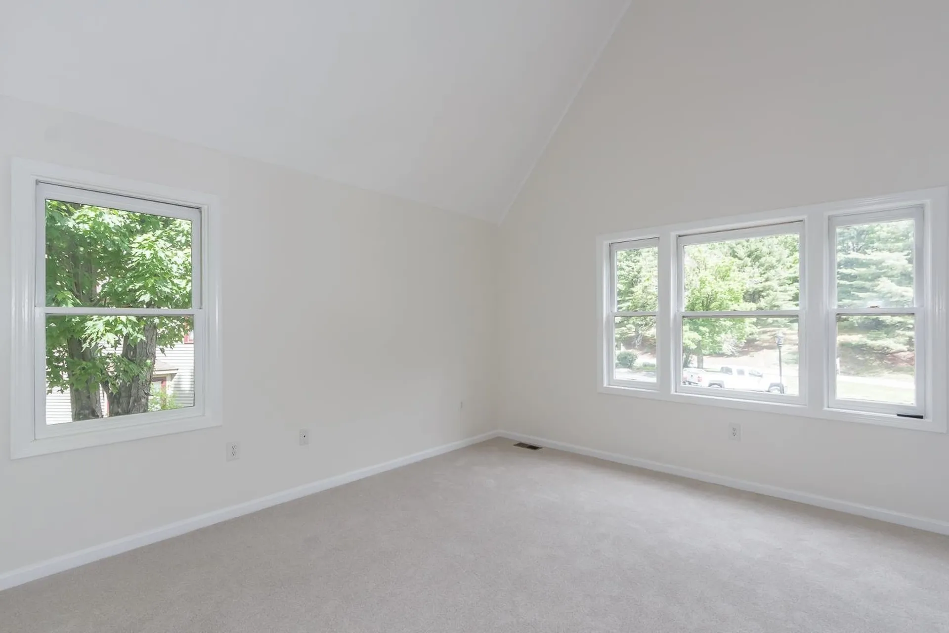 264 Bartemus Trail Nashua NH 03063