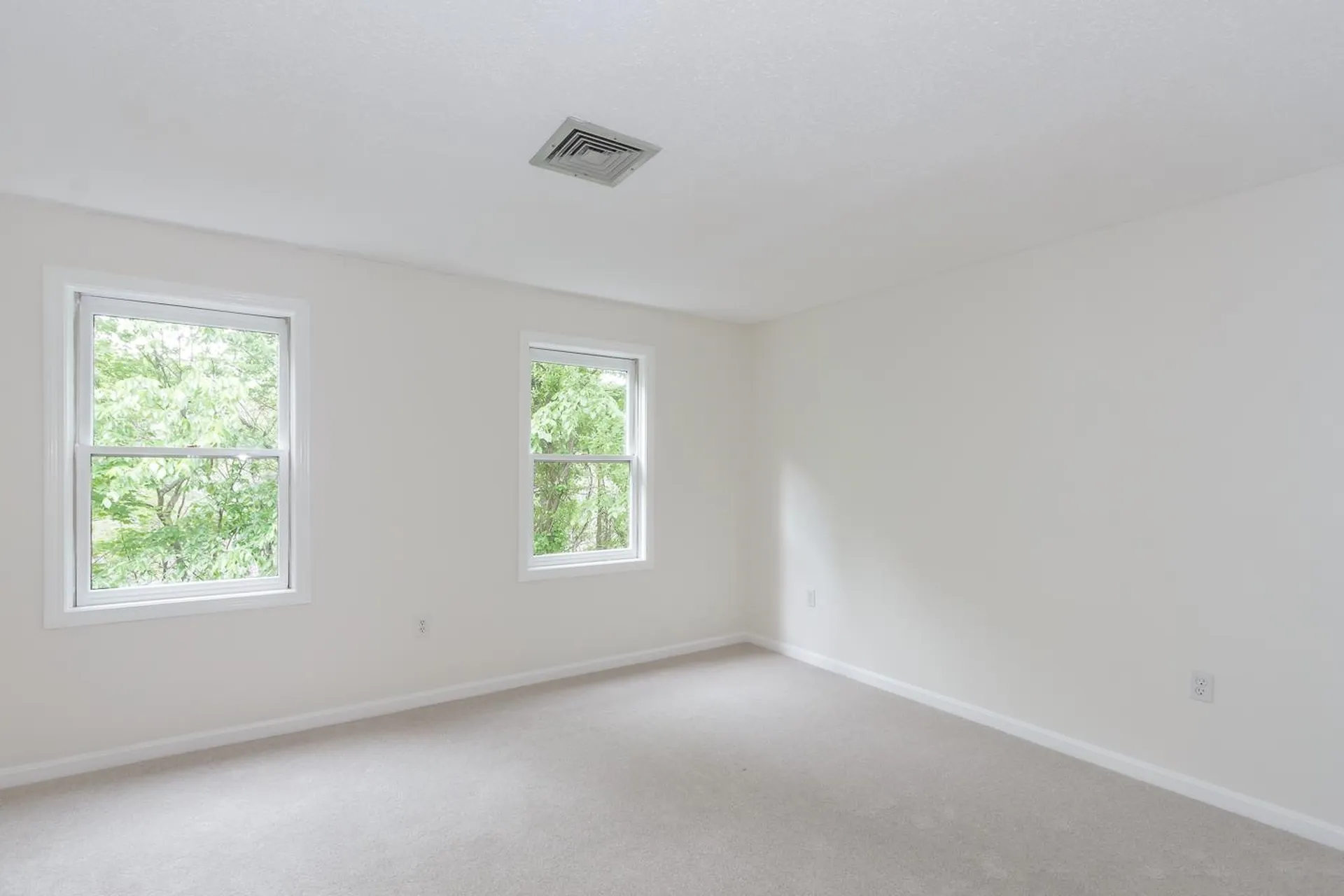 264 Bartemus Trail Nashua NH 03063