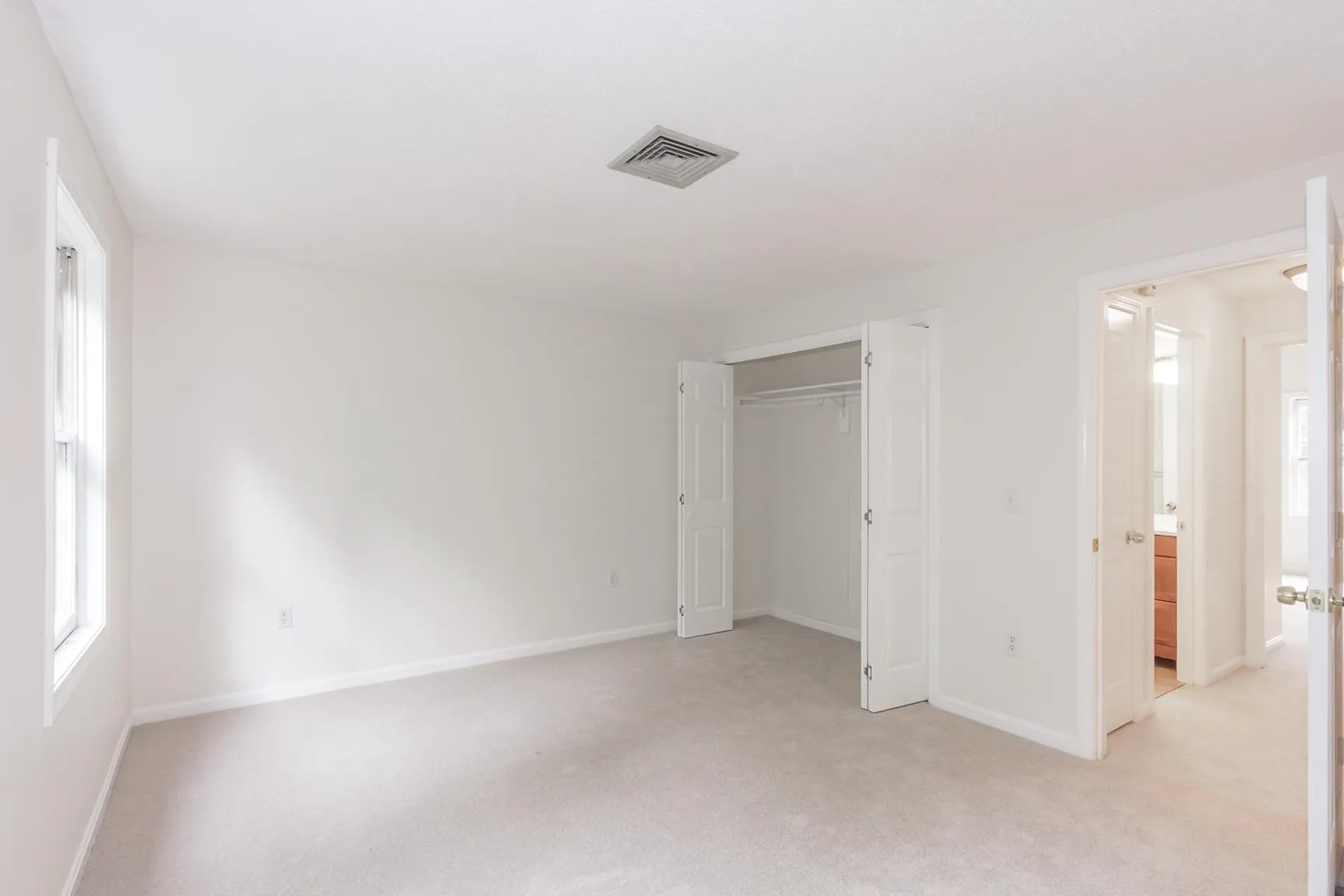 264 Bartemus Trail Nashua NH 03063