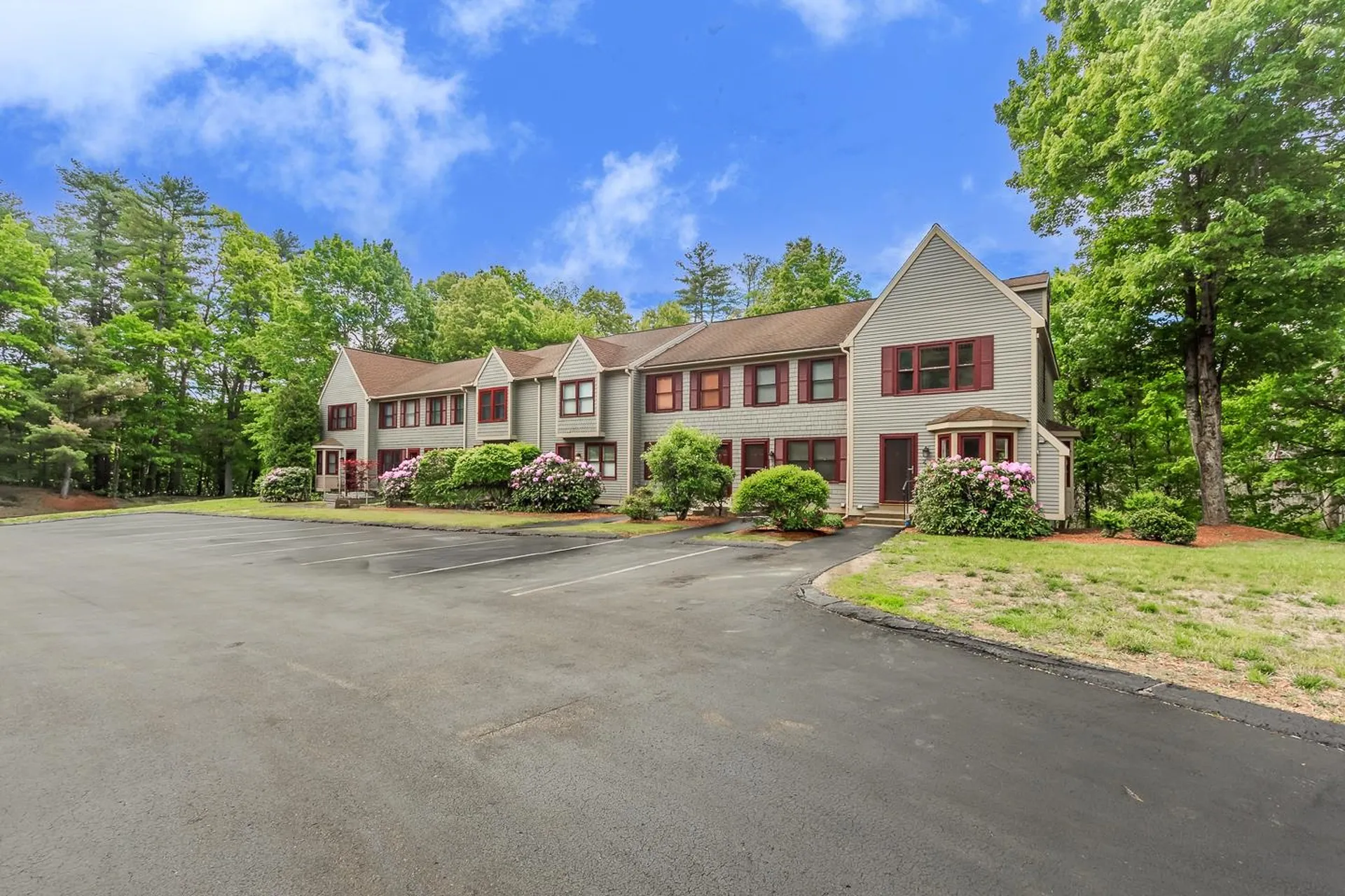 264 Bartemus Trail Nashua NH 03063