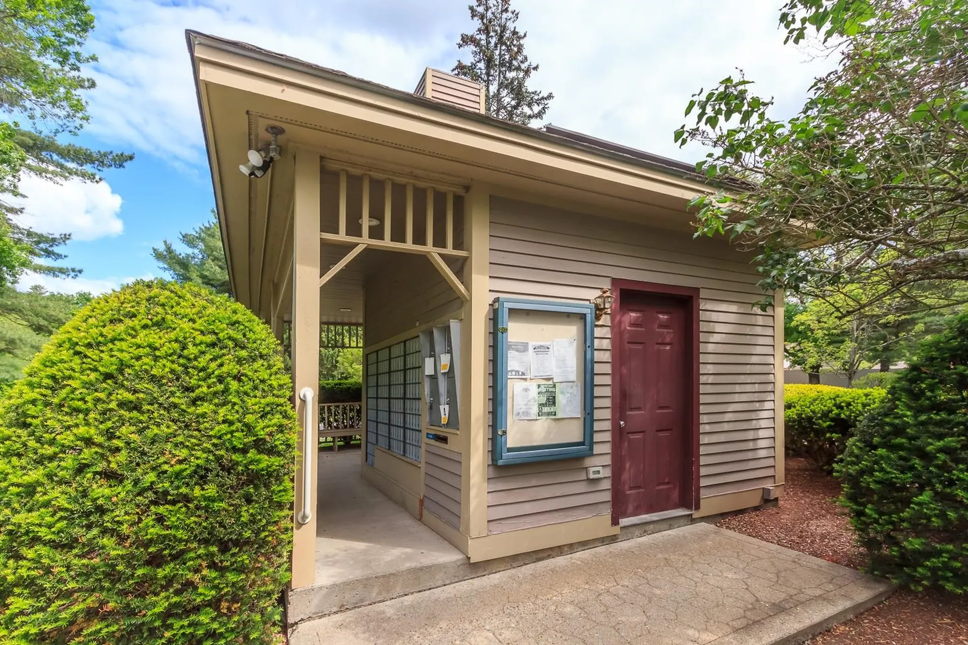 264 Bartemus Trail Nashua NH 03063