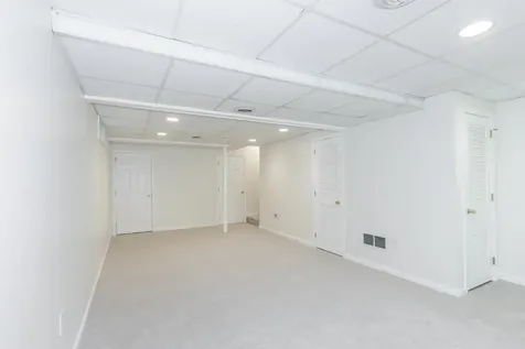 264 Bartemus Trail Nashua NH 03063