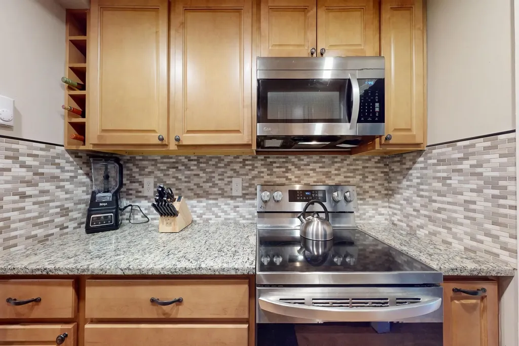 114 Winterwood Drive Londonderry NH 03053