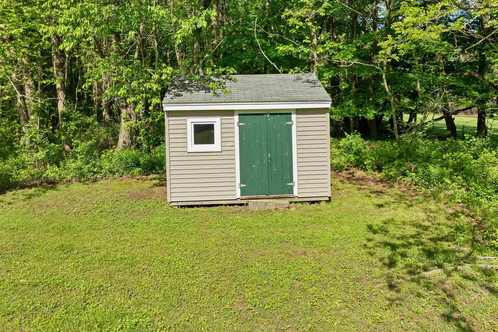 1 Muddy Pond Road Kensington NH 03833