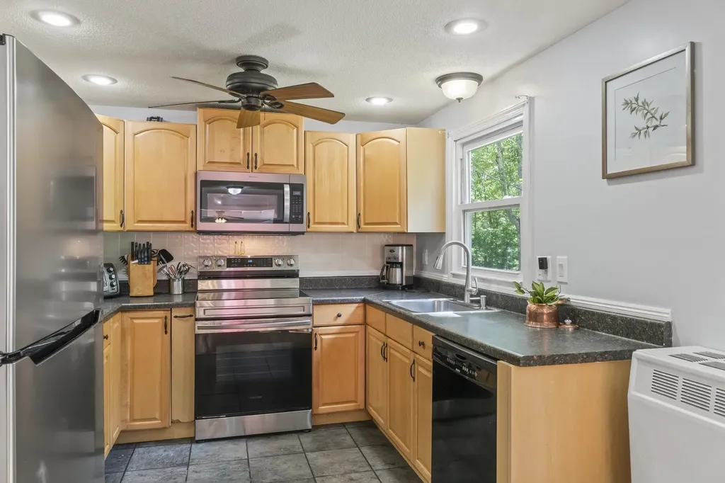 3 Richardson Drive Derry NH 03038