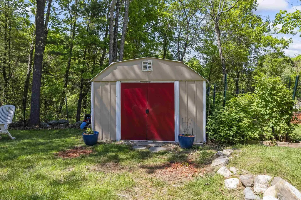 3 Richardson Drive Derry NH 03038