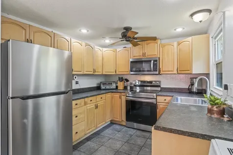 3 Richardson Drive Derry NH 03038