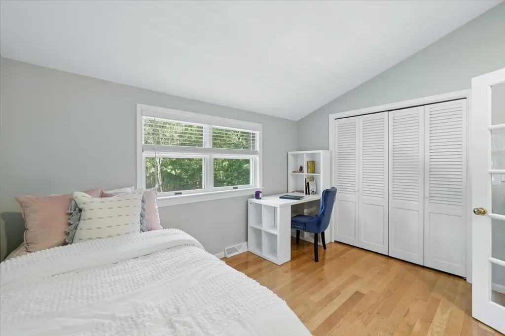 22 Kent Street Windham NH 03087
