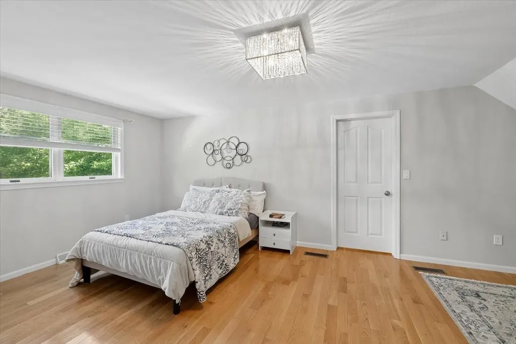 22 Kent Street Windham NH 03087