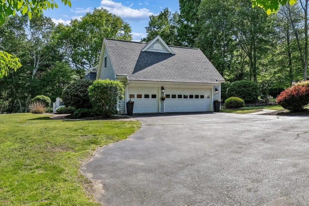 22 Kent Street Windham NH 03087