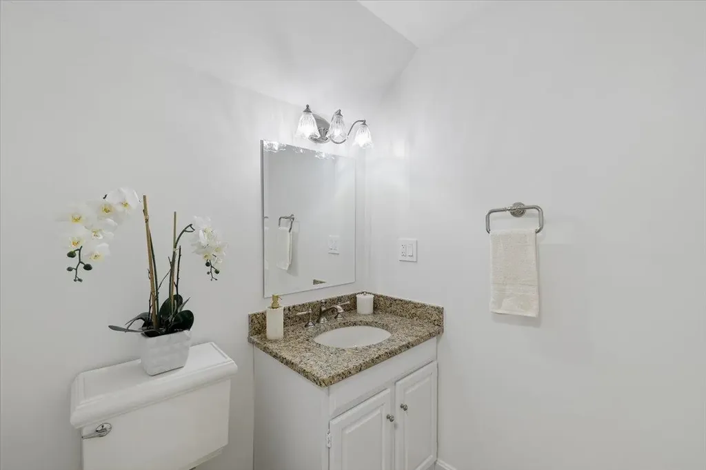 22 Kent Street Windham NH 03087