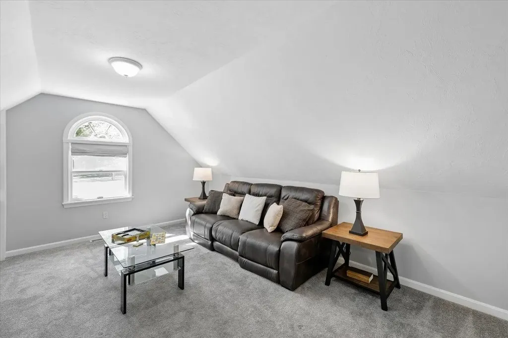 22 Kent Street Windham NH 03087