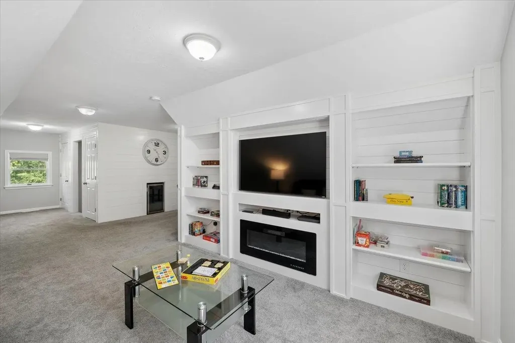 22 Kent Street Windham NH 03087