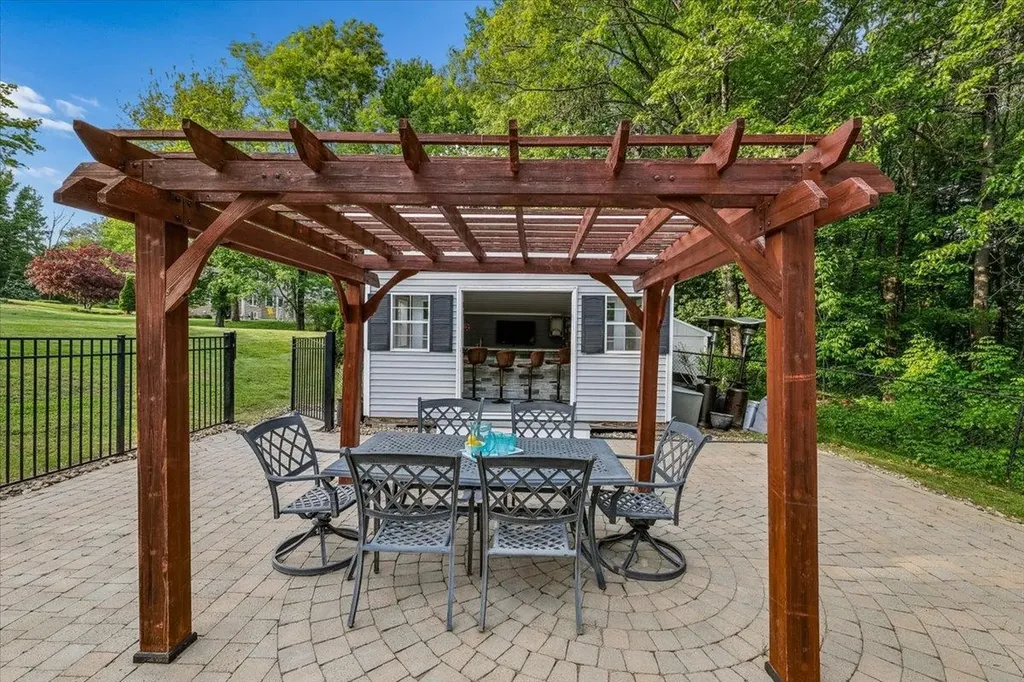 22 Kent Street Windham NH 03087