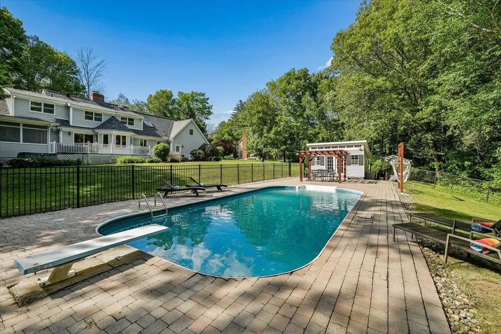 22 Kent Street Windham NH 03087