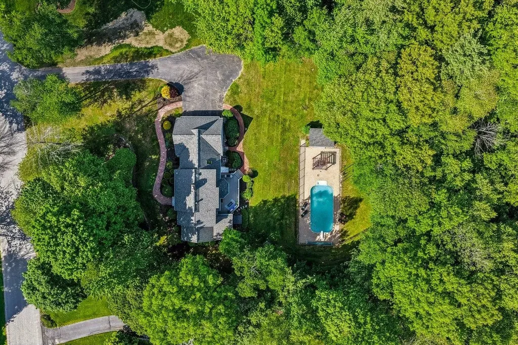 22 Kent Street Windham NH 03087