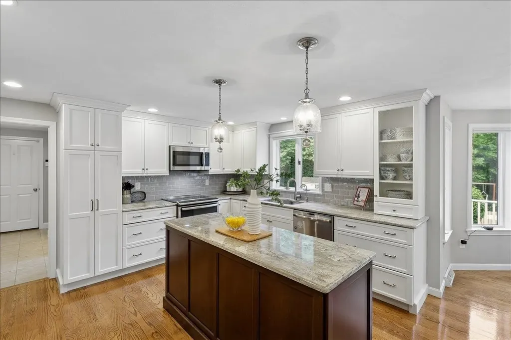 22 Kent Street Windham NH 03087