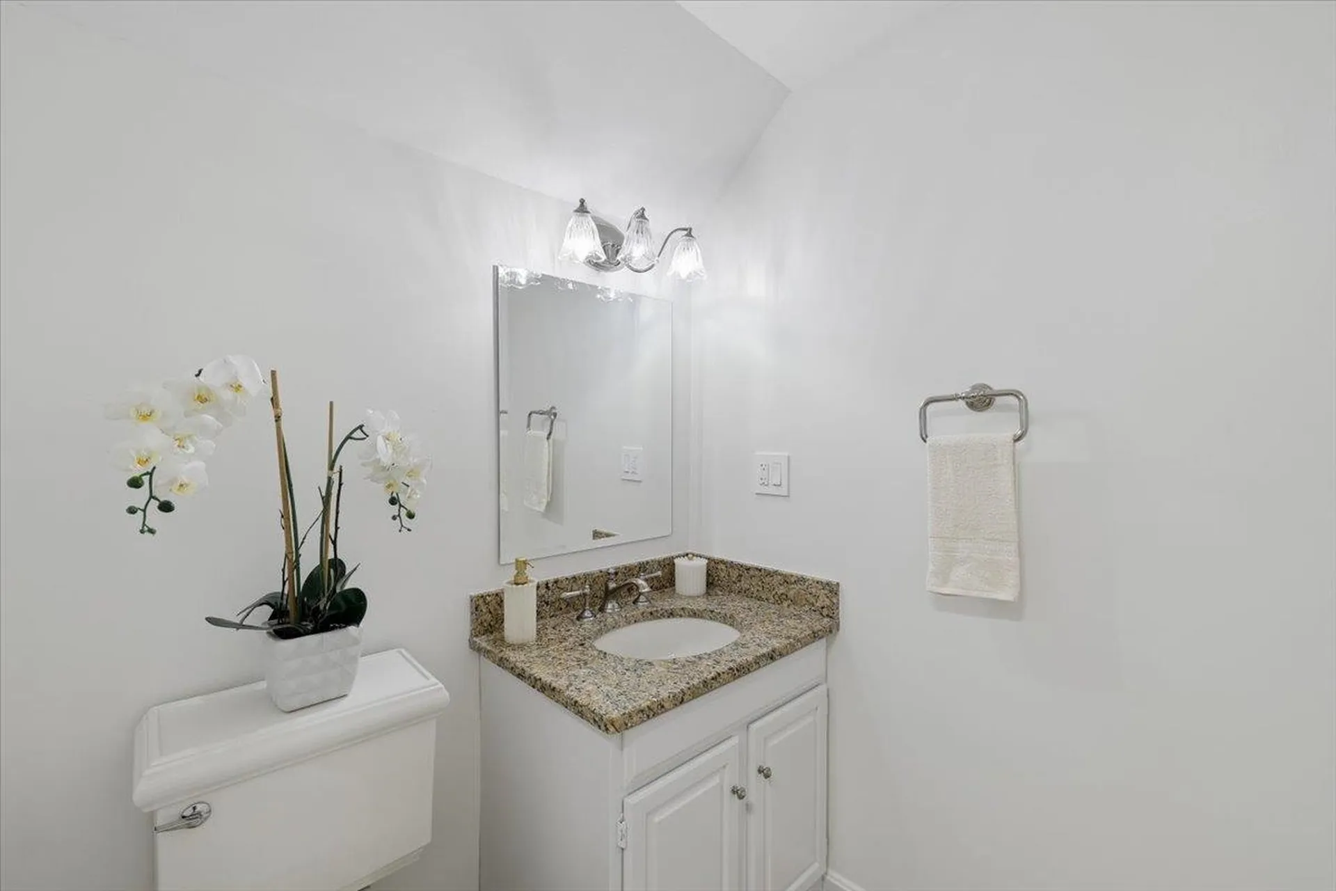 22 Kent Street Windham NH 03087