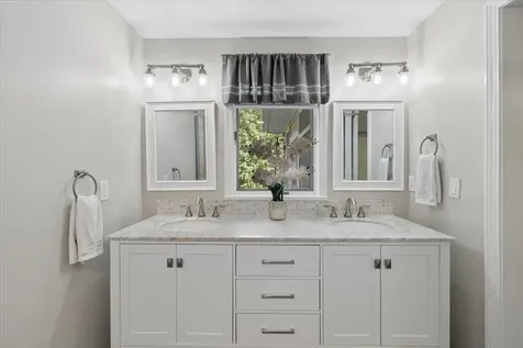 22 Kent Street Windham NH 03087