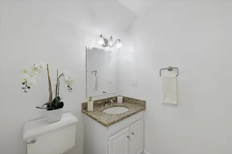 22 Kent Street Windham NH 03087