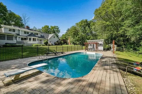 22 Kent Street Windham NH 03087