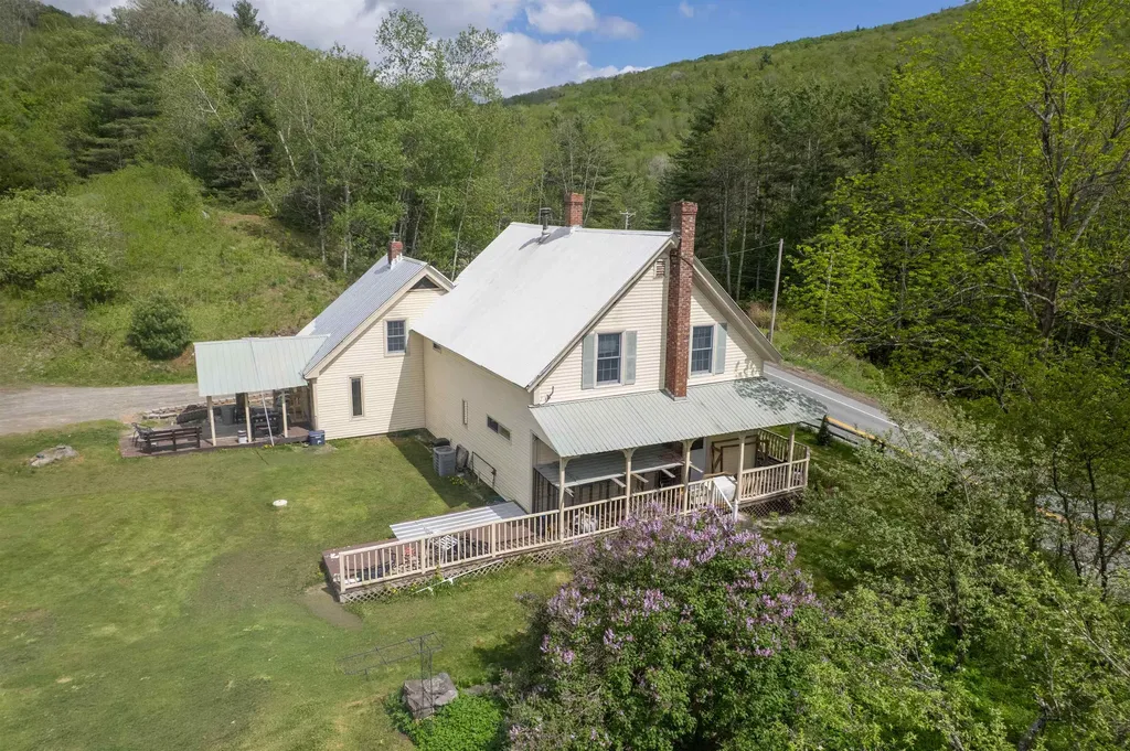 5735 Vt Route 11 Londonderry VT 05148