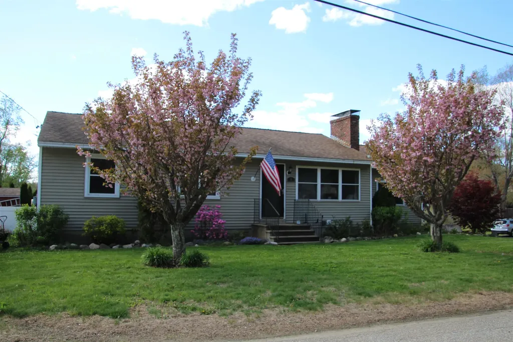 6 Ray Drive Hooksett NH 03106