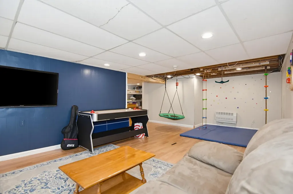 6 Ray Drive Hooksett NH 03106