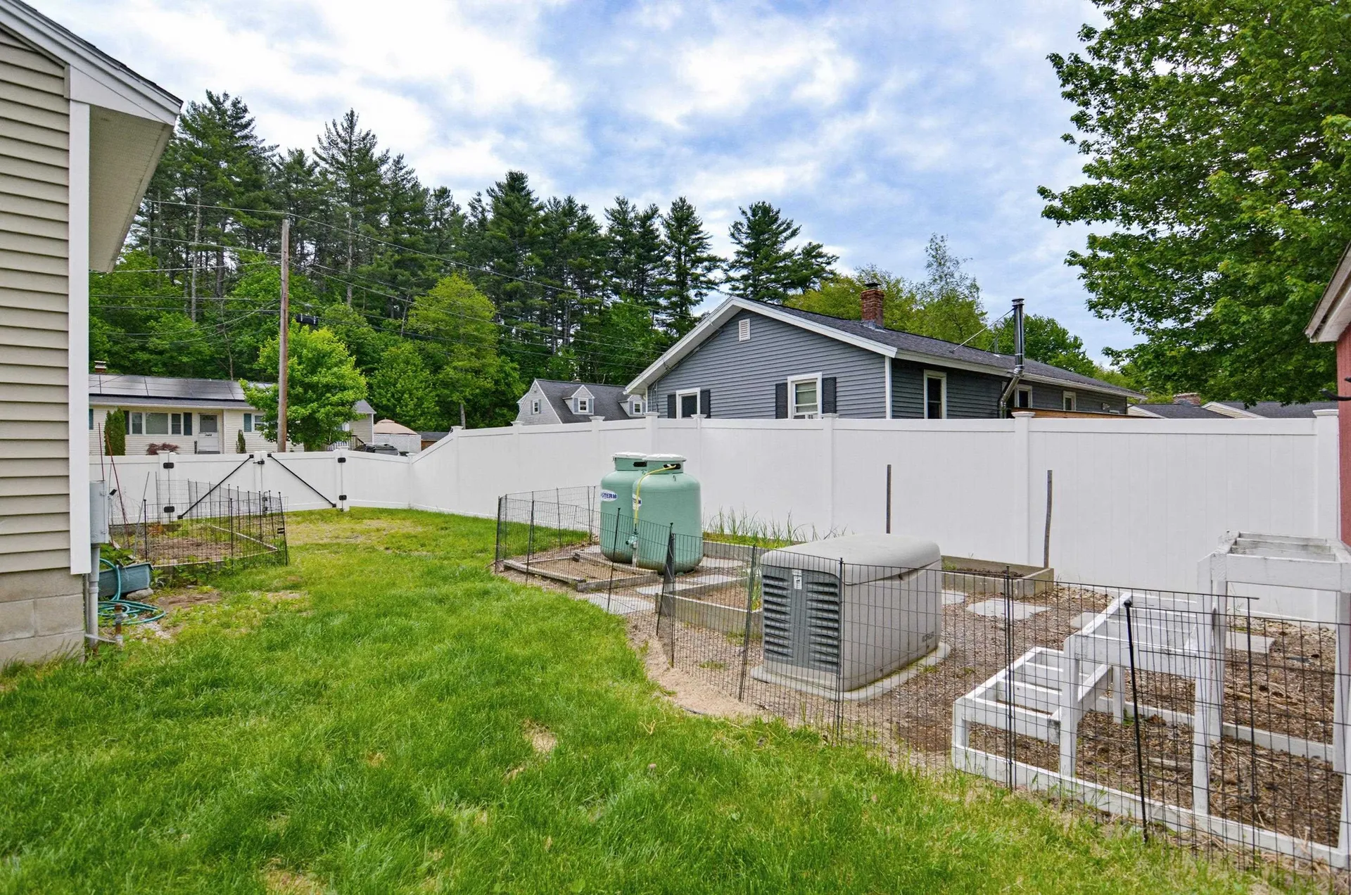 6 Ray Drive Hooksett NH 03106