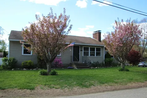 6 Ray Drive Hooksett NH 03106