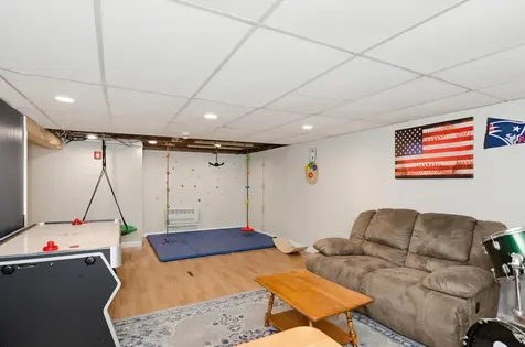 6 Ray Drive Hooksett NH 03106