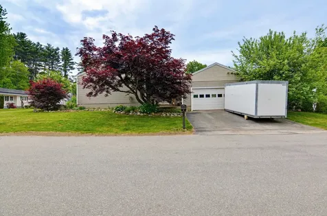 6 Ray Drive Hooksett NH 03106