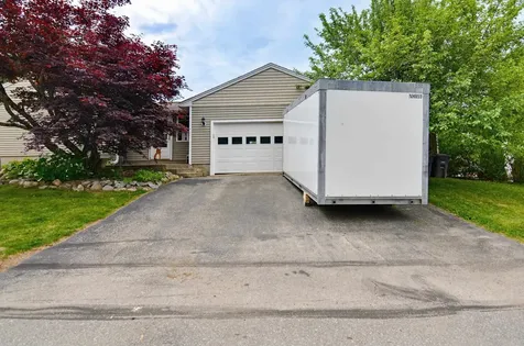 6 Ray Drive Hooksett NH 03106
