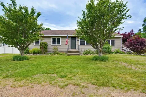 6 Ray Drive Hooksett NH 03106